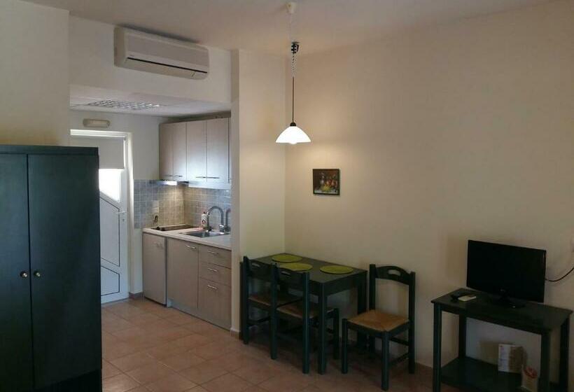 חדר סטודיו סטנדרד, Kallicrates Village