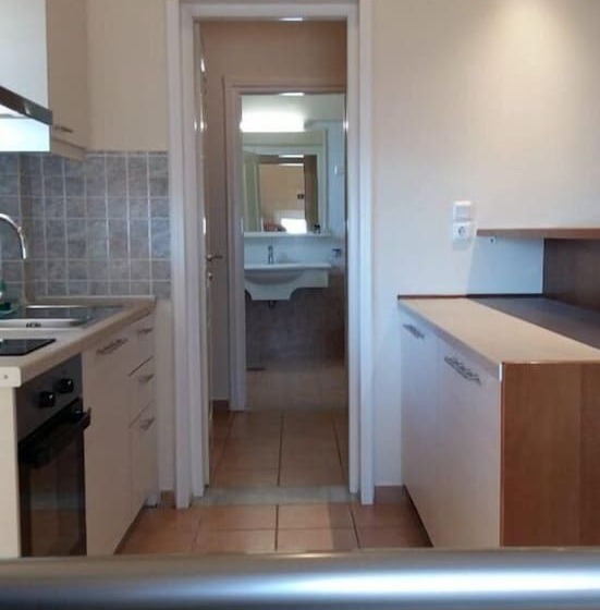 דירת חדר סופריור, Kallicrates Village