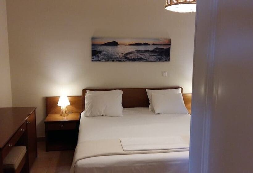 דירת חדר סופריור, Kallicrates Village