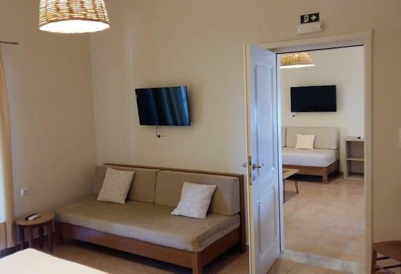 דירת חדר סופריור, Kallicrates Village