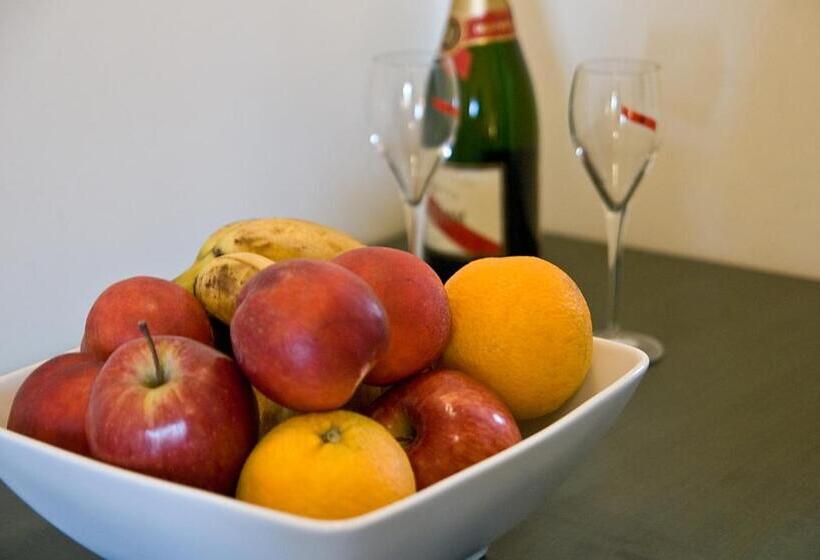 חדר סטודיו סטנדרד, Kallicrates Village