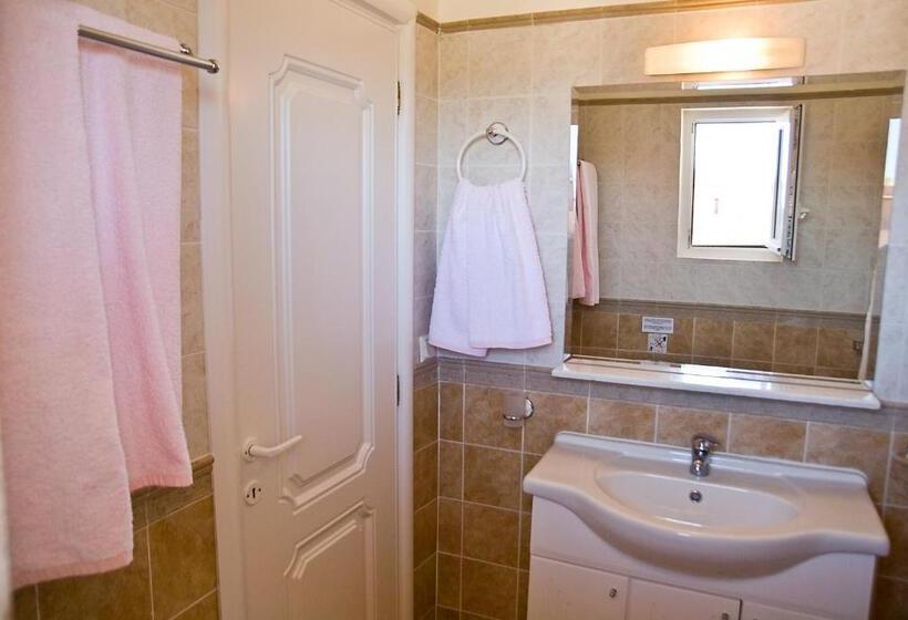 חדר סטודיו סטנדרד, Kallicrates Village