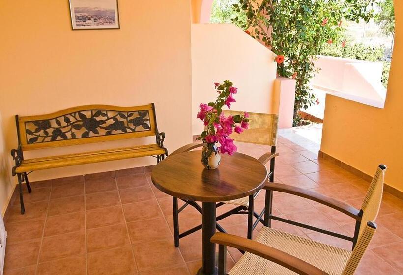 חדר סטודיו סטנדרד, Kallicrates Village