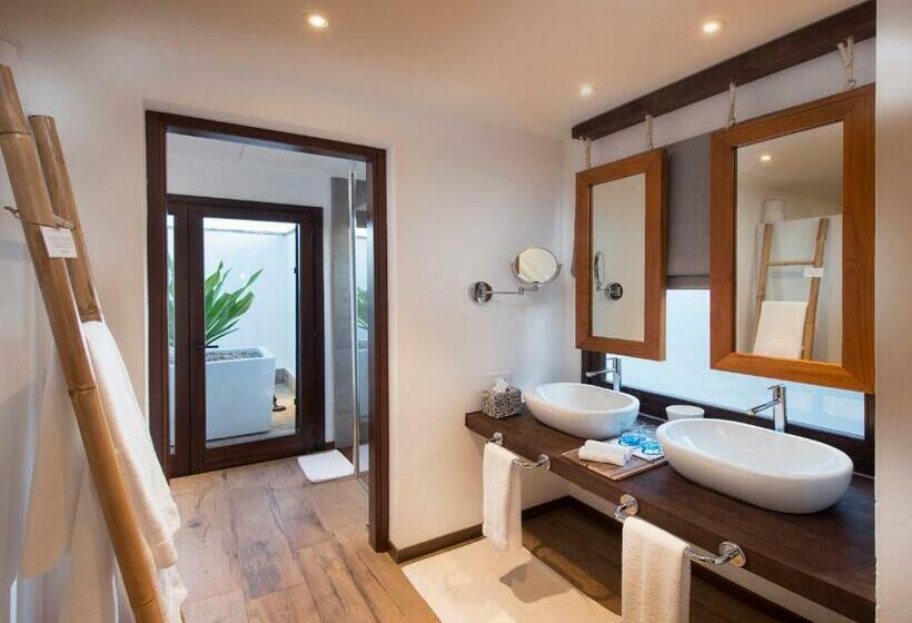 디럭스 방갈로, Mequfi Beach Resort