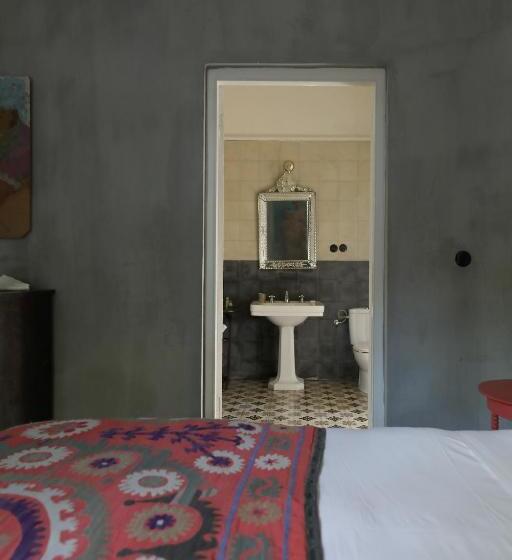 اتاق استاندارد, Mimi Calpe