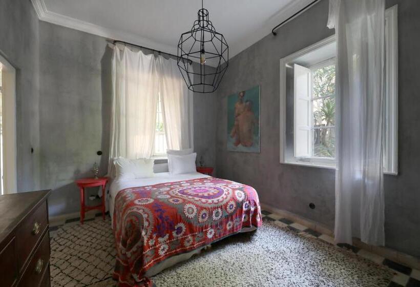 اتاق استاندارد, Mimi Calpe