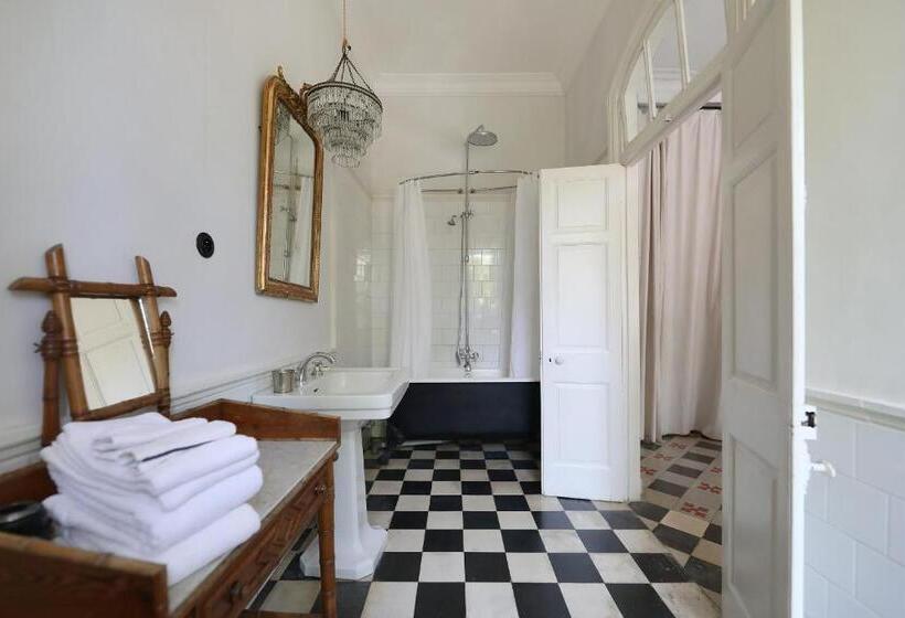 اتاق استاندارد, Mimi Calpe