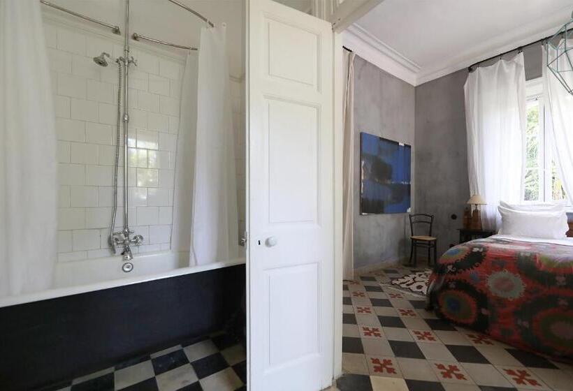 اتاق استاندارد, Mimi Calpe