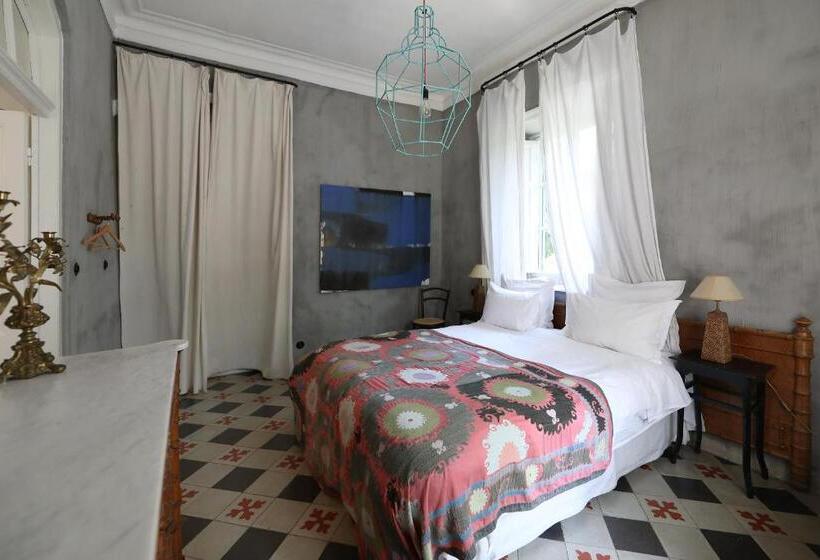 اتاق استاندارد, Mimi Calpe