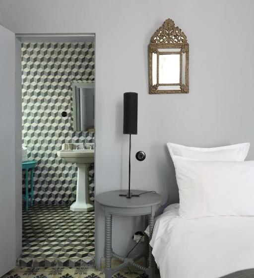 اتاق استاندارد, Mimi Calpe