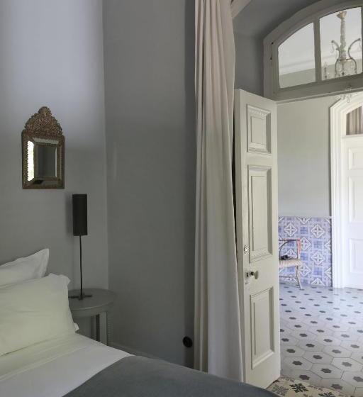 اتاق استاندارد, Mimi Calpe