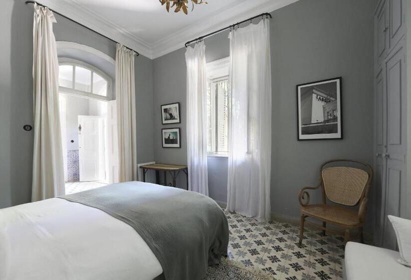 اتاق استاندارد, Mimi Calpe