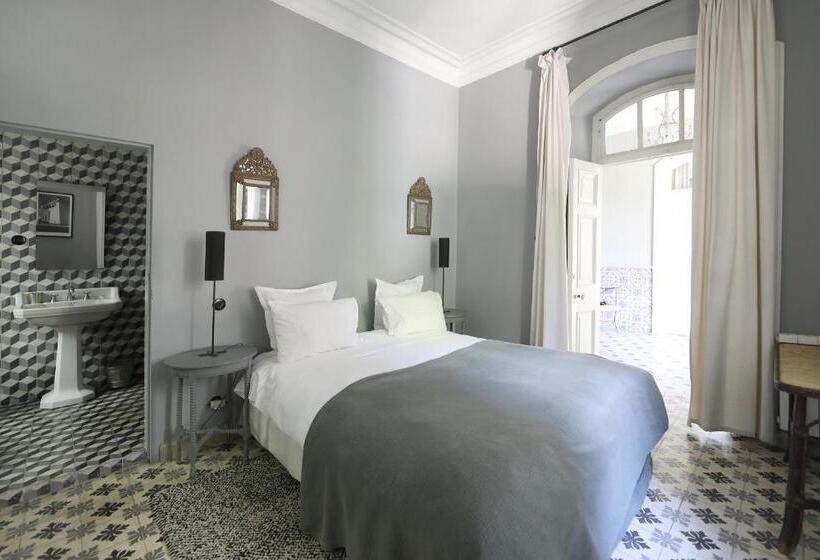 اتاق استاندارد, Mimi Calpe