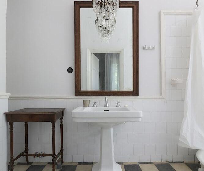 اتاق استاندارد, Mimi Calpe