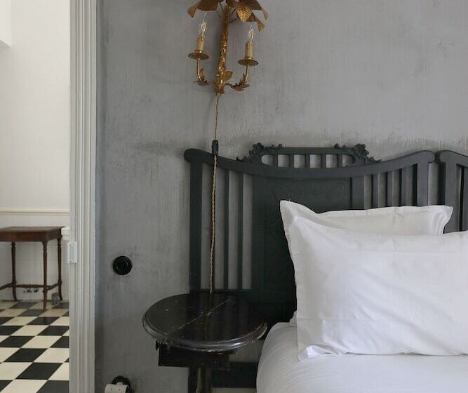 اتاق استاندارد, Mimi Calpe