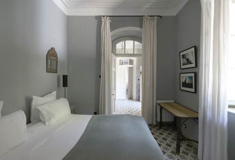 اتاق استاندارد, Mimi Calpe