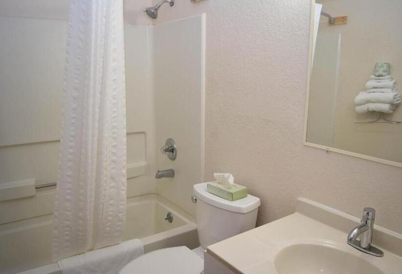 غرفة قياسية سرير كينج, Corning Inn