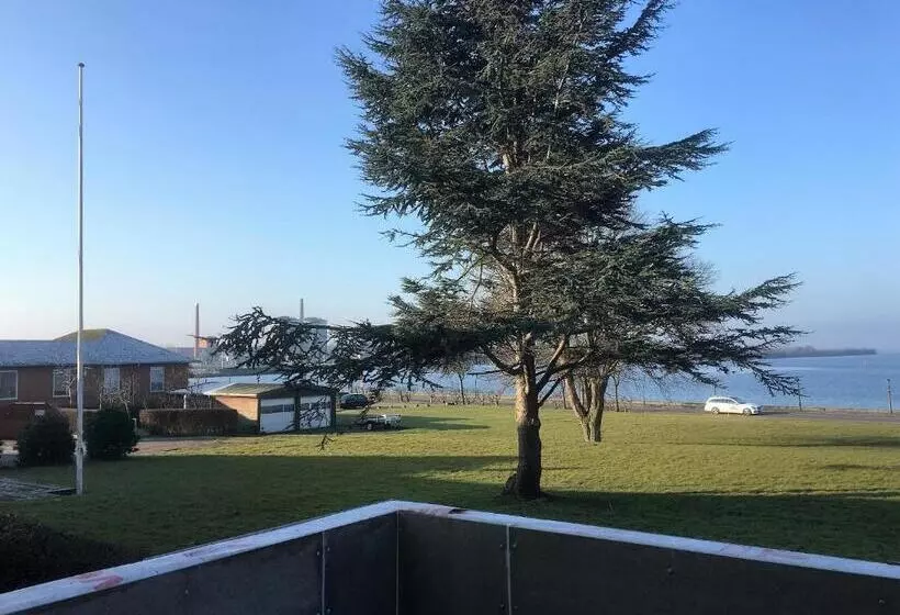 آپارتمان 3 خوابه با چشم‌انداز دریا, Residens Møen