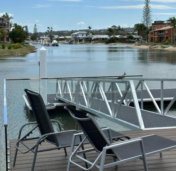 ツーベッドルーム　ヴィラ, Saltwater Villas  Pet Friendly Accommodation