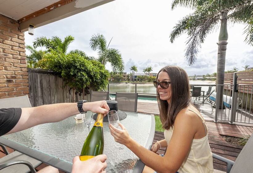 ツーベッドルーム　ヴィラ, Saltwater Villas  Pet Friendly Accommodation