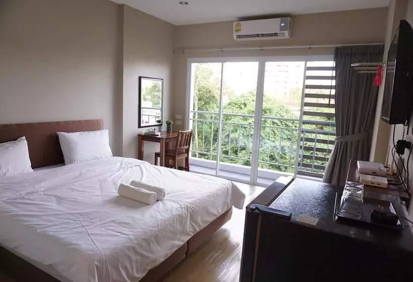 اتاق استاندارد, Chompu Nakarin Apartment
