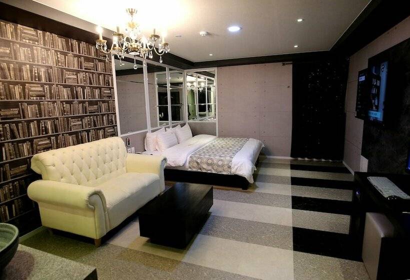 اتاق لوکس, Elga