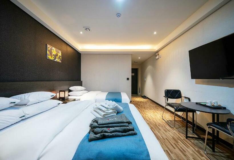 Chambre Triple Deluxe, Suwon Dono1796