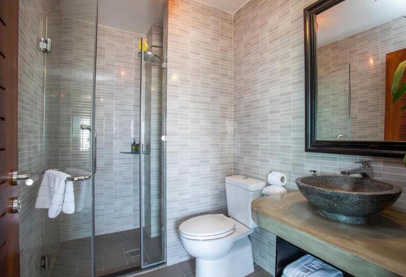 سوییت جونیور با بالکن, V Hotel Phnom Penh