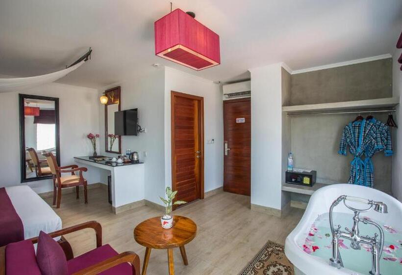 سوییت جونیور با بالکن, V Hotel Phnom Penh
