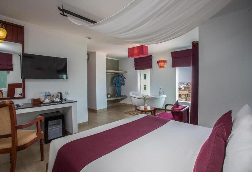سوییت جونیور با بالکن, V Hotel Phnom Penh