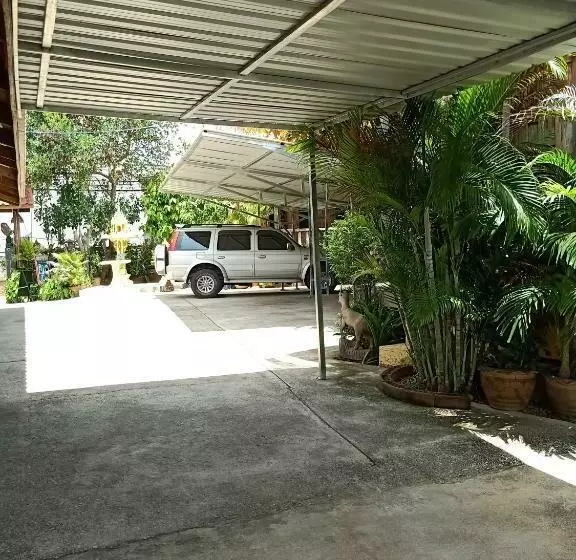 بانگلوی استاندارد, J & J Guesthouse