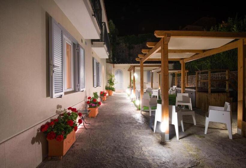 آپارتمان 2 خوابه, Ravello House