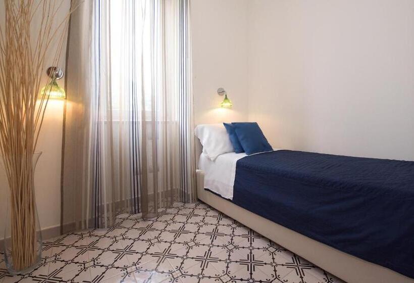 침실 2개 아파트, Ravello House