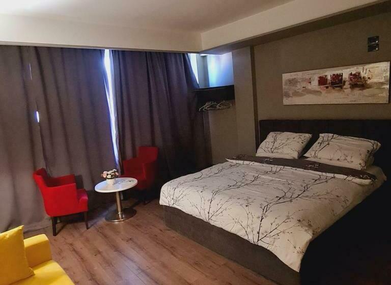 חדר דלוקס לשלושה, Driti New Bazaar