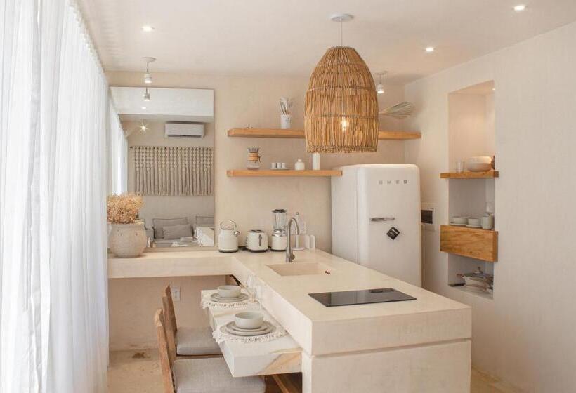 سوئیت جونیور با استخر, Jungle Chic