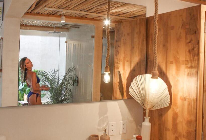 سوئیت جونیور با استخر, Jungle Chic