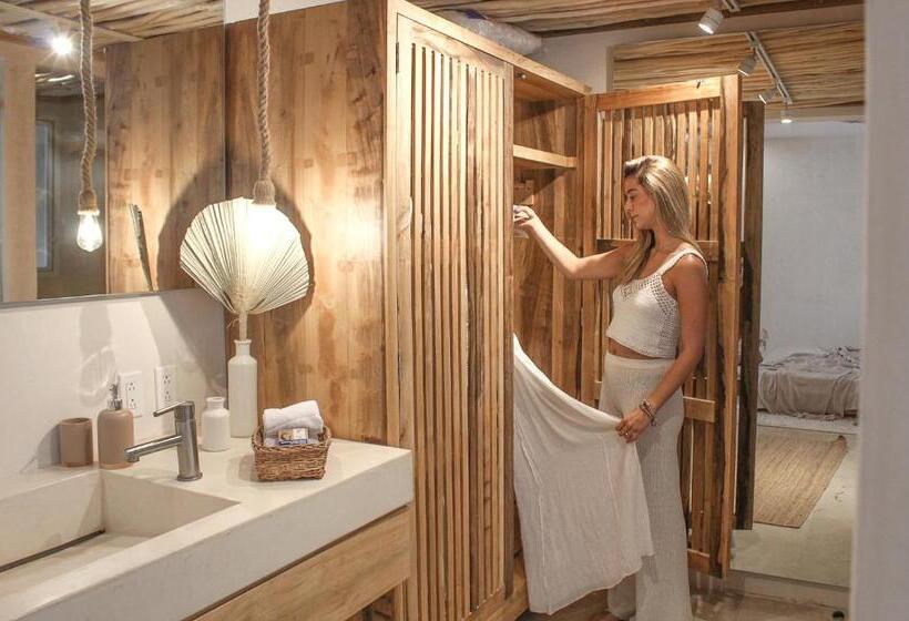 سوئیت جونیور با استخر, Jungle Chic