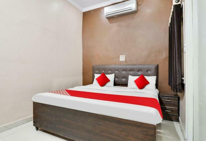 اتاق کلاسیک سه تخته, The Mangalam Guest House