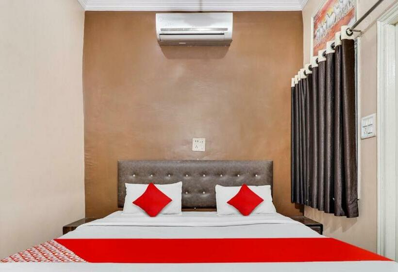 اتاق کلاسیک سه تخته, The Mangalam Guest House