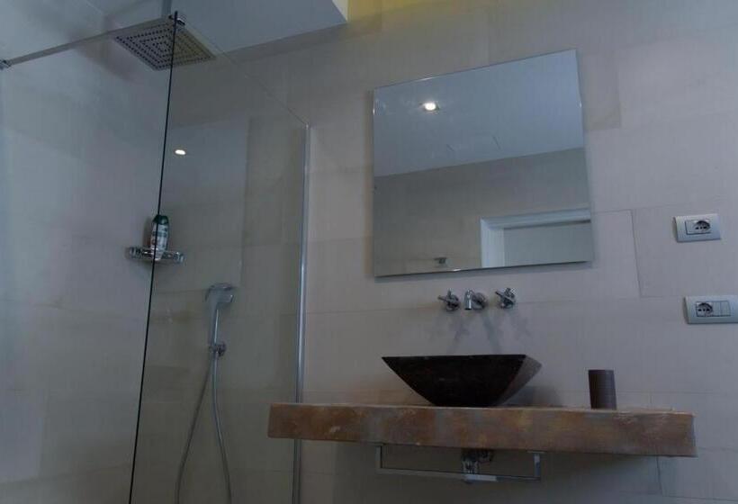 דירת חדר סופריור, Pueblo Canario