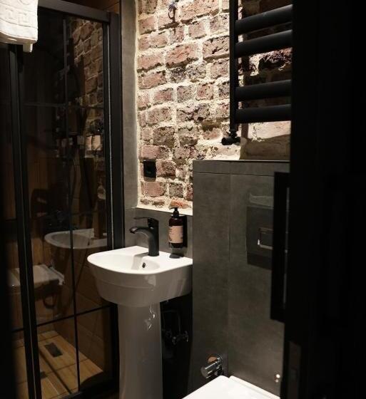 家庭间, Alness Residence