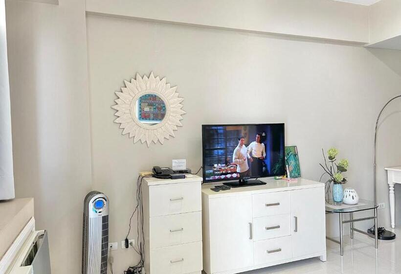 استودیو استاندارد با بالکن, Big Condo Across Manila Airport W/ Wifi