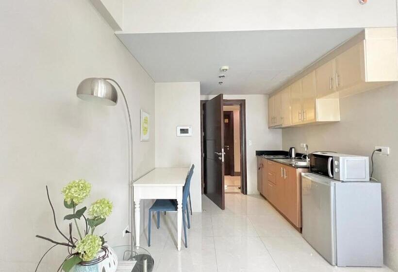 استودیو استاندارد با بالکن, Big Condo Across Manila Airport W/ Wifi