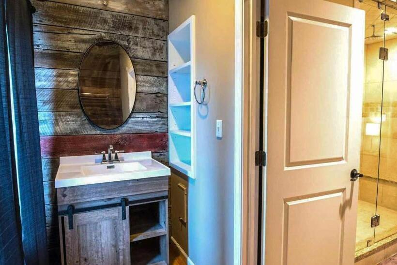 4인용 스탠다드 룸, Fire And Rainfall Rooms