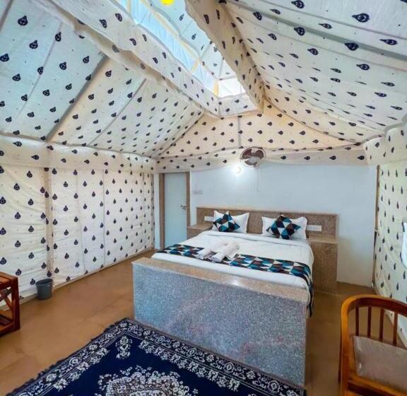 经典四人房间, Samar Desert Camp