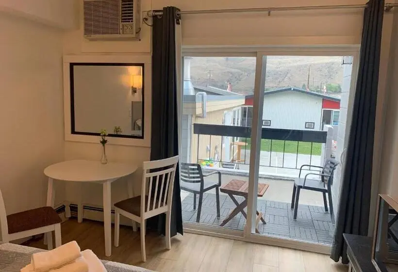 キングサイズベッドのスタンダードルーム, Destination Inn Cache Creek