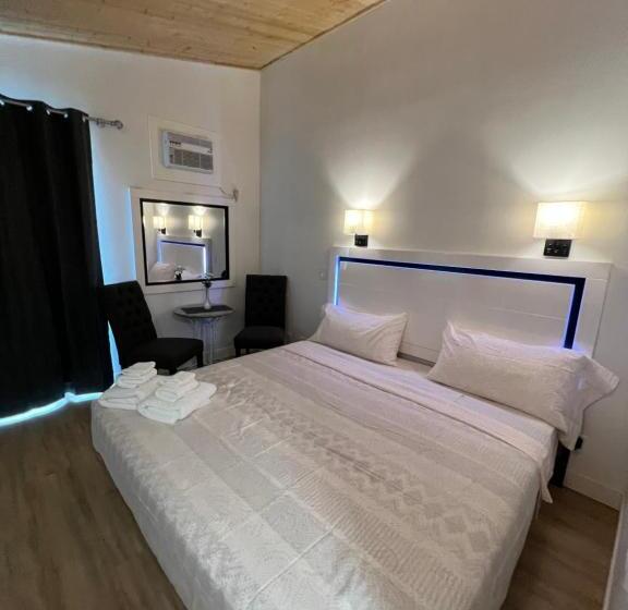 带大床的套房, Destination Inn Cache Creek