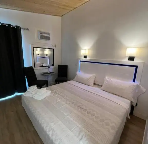 キングサイズベッドのスイートルーム, Destination Inn Cache Creek