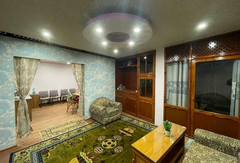اتاق لوکس, Dzambala Home