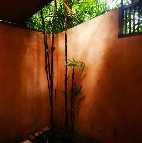 اتاق لوکس با بالکن, Pai Kiniman Resort
